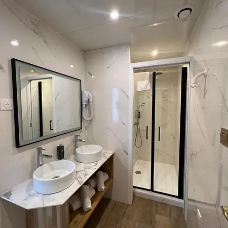 Brit Privilege Le Royal - Centre Gare מלון 3*