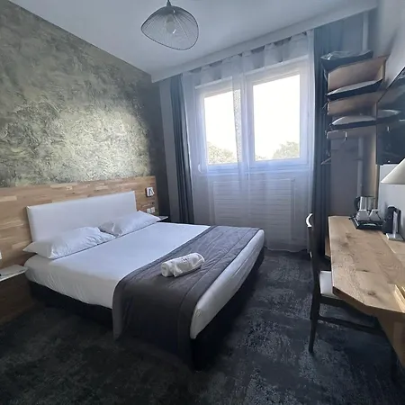 Brit Privilege Le Royal - Centre Gare 3* Τρουά