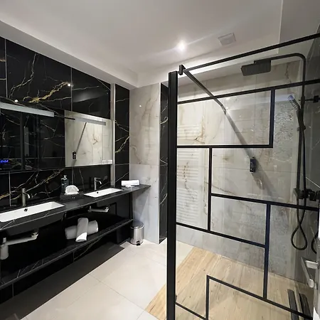 Brit Privilege Le Royal - Centre Gare 3* Труа