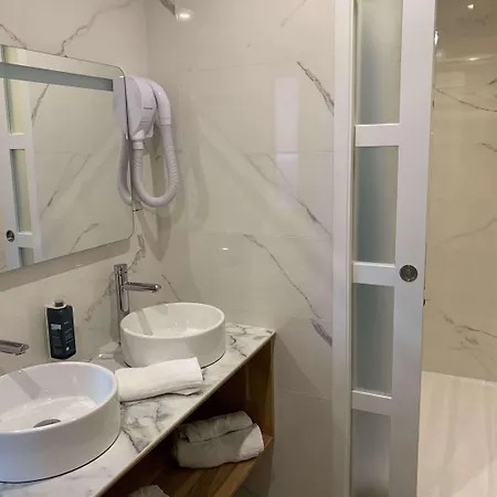 Brit Privilege Le Royal - Centre Gare Hotel Troyes