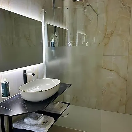 Brit Privilege Le Royal - Centre Gare Hotel Troyes