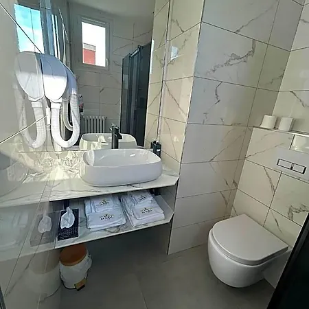 Brit Privilege Le Royal - Centre Gare Hotel Troyes