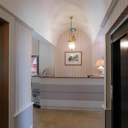 Hotel Brit Privilege Le Royal - Centre Gare Troyes