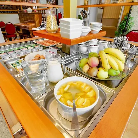 מלון Brit Privilege Le Royal - Centre Gare 3*