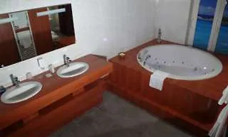 Brit Privilege Le Royal - Centre Gare 3* Troyes