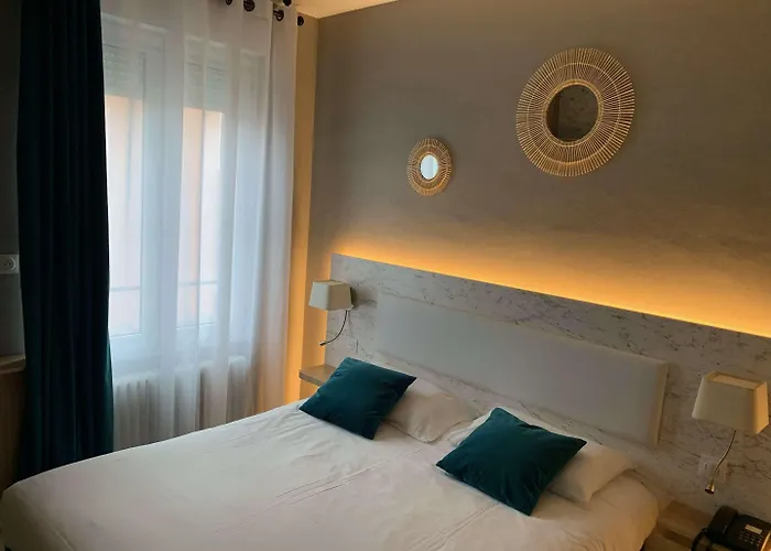 Brit Privilege Le Royal - Centre Gare 호텔 3*