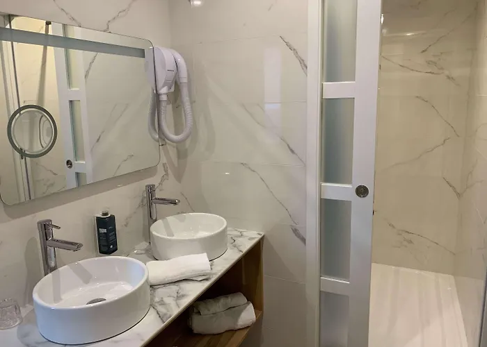 Brit Privilege Le Royal - Centre Gare Hotel Troyes