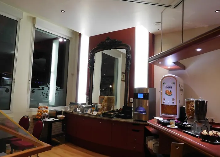 Brit Privilege Le Royal - Centre Gare 3* Τρουά